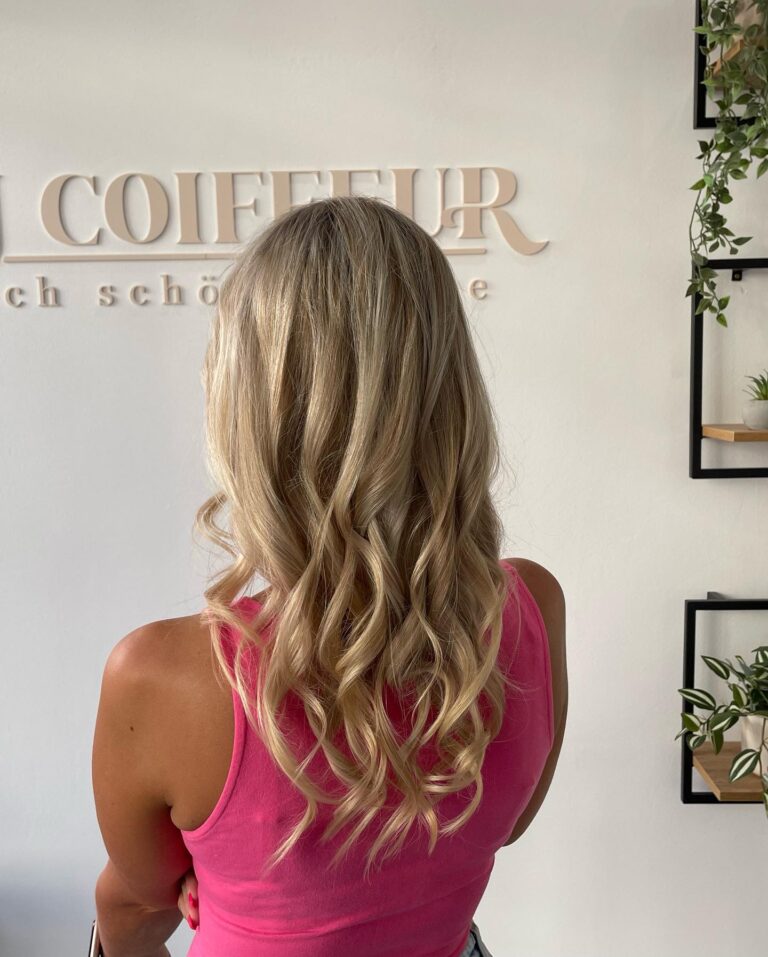 AJ Coiffeur Friseur Bernburg - blondieren colorieren färben Haarschnitt schneiden legen föhnen moderne Frisuren